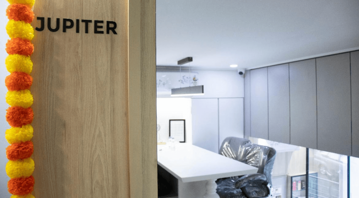 CEO cabin vastu layout for decision making